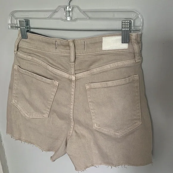 New Hollister ultra-high rise tan shorts, size 0 - Picture 3 of 3
